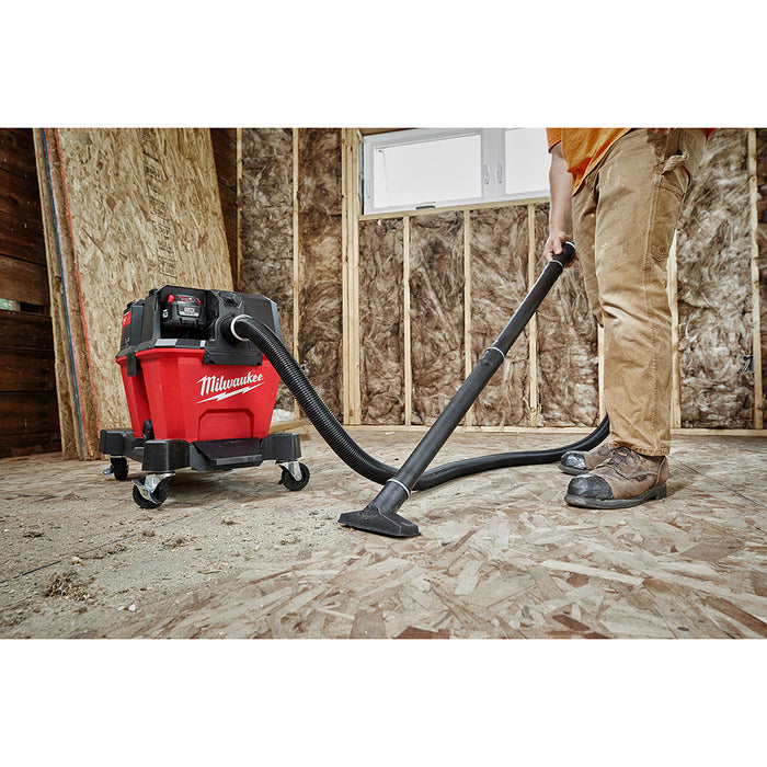 Milwaukee 0910-20RAB M18 FUEL 6 Gal Wet/Dry Vacuum w/AIR-TIP Right Angle/Bag Kit