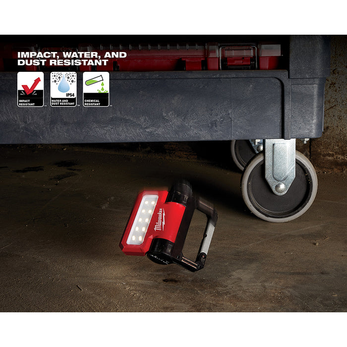 Milwaukee 2114-21 550-Lumen USB Rechargeable Rover Pivoting Flood Light