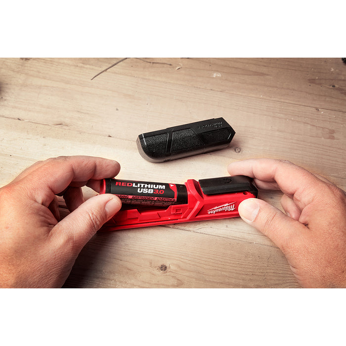 Milwaukee 48-11-2131 REDLITHIUM Lithium-Ion Rechargeable USB 3.0Ah Battery Milwaukee 48-11-2131 REDLITHIUM Lithium-Ion Rechargeable USB 3.0Ah Battery