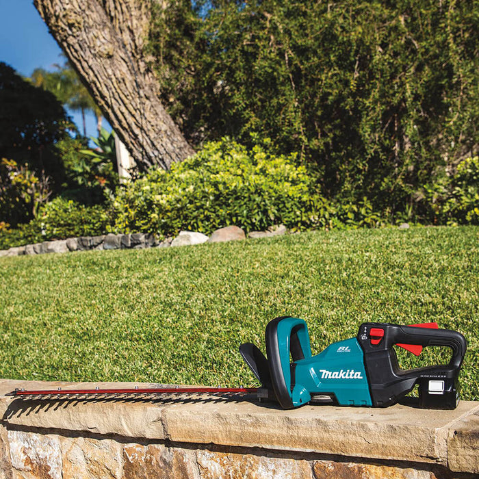 Makita XHU07T 18 Volt 24 Inch 5.0Ah LXT Lithium-Ion Brushless Hedge Trimmer Kit