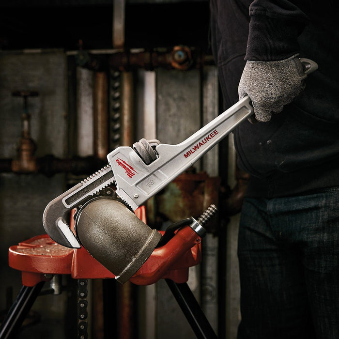 Milwaukee 48-22-7218 18-Inch Durable Aluminum Ergonomic Pipe Wrench
